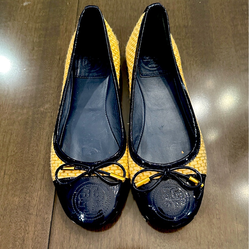 Tory Burch Flat- Size 6, Straw/Black Reva
